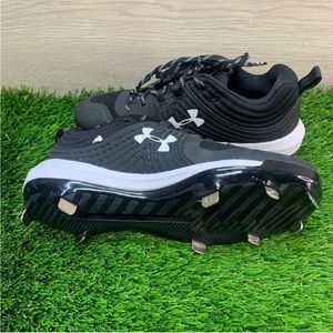 Women's Under Armour US size 7 Baseball Cleats